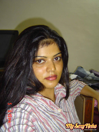 Indian Housewife Pictures image